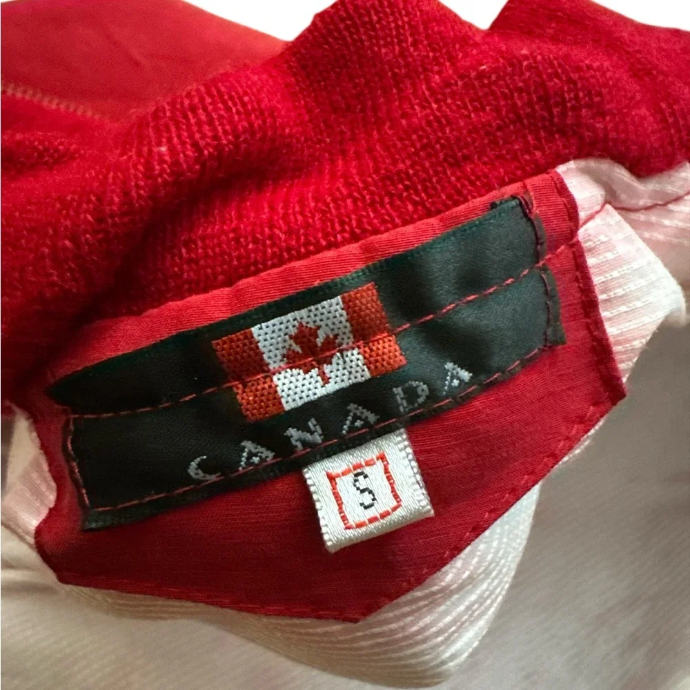 Vintage Canada Kids Unisex Red Zip Up Jacket/Coat Maple‎ Leaf Embroidered Size S